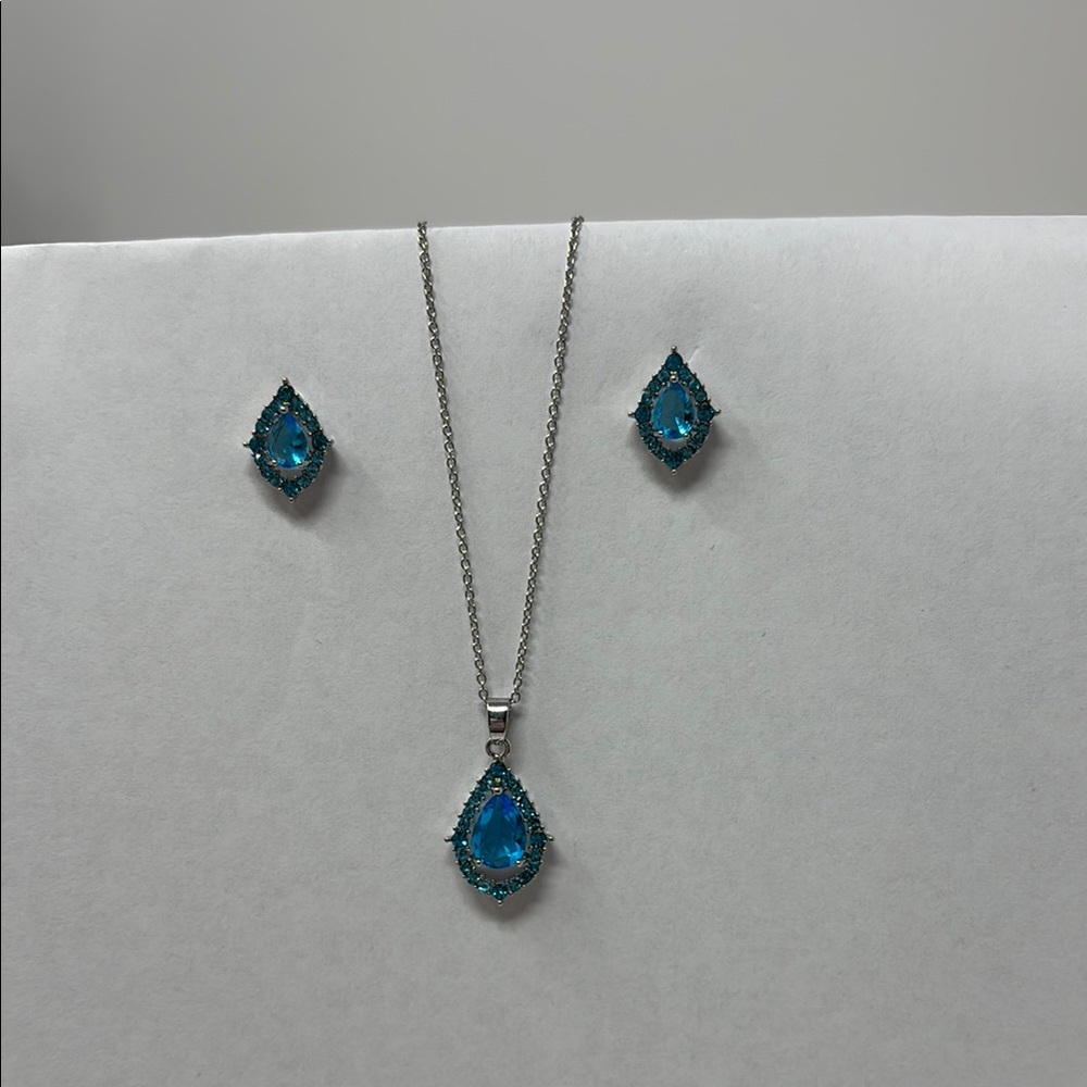 Blue Gemstone Necklace with Teardrop Design